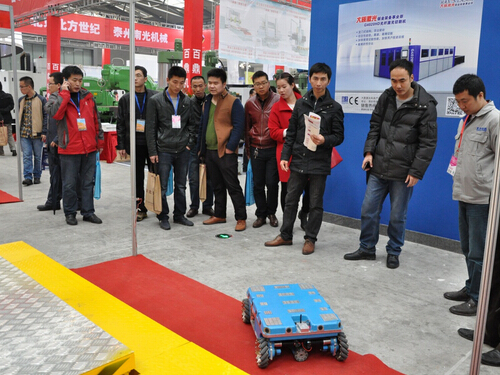九州平台-九州(中国)一站式服务平台参加2015中国西部国际装备制造业博览会-展会现场-3.jpg
